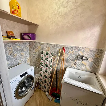 Columbia House Apartment *